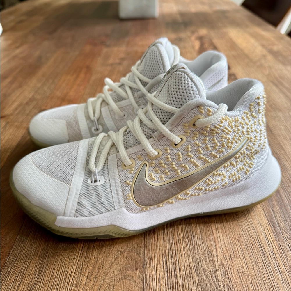 Nike Kyrie Irving 3 White/beige Sz 2Y